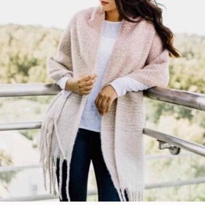 NWT. Mer Sea Elegant Pink and Cream Women's Cozy Wrap